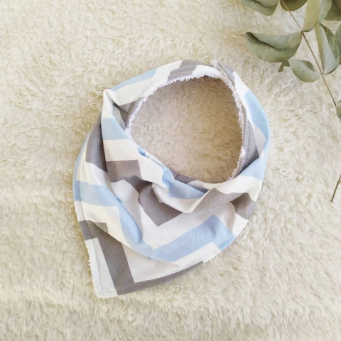 Babero bandana zig zag celrste y gris