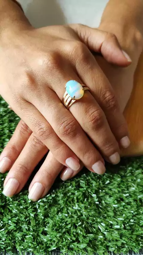 ANEL OVAL PEDRA DA LUA P - FEMINILIDADE