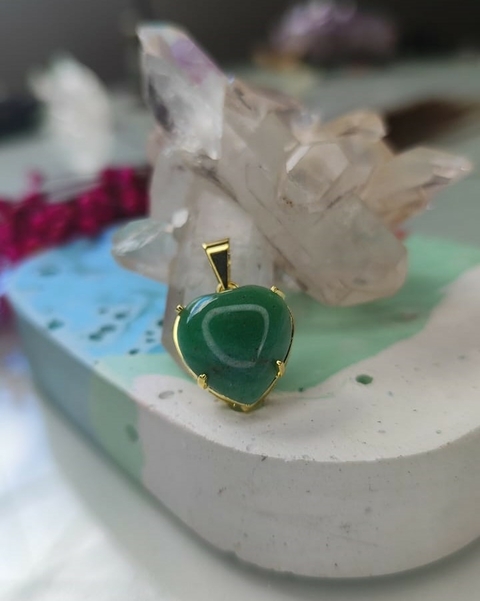 PINGENTE CORAÇÃO QUARTZO VERDE NA GARRA MINIMALIST P - A PEDRA DA SAÚDE