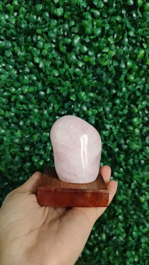 QUARTZO ROSA BASE MADEIRA - AMOR E HARMONIA