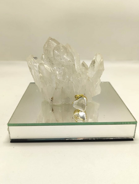 PINGENTE CORAÇÃO QUARTZO CRISTAL NA GARRA MINIMALIST BANHO DOURADO P - PURIFICAÇÃO E SABEDORIA
