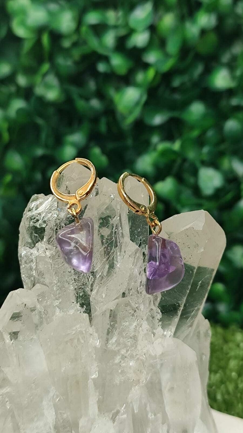 BRINCO ARGOLA AMETISTA BANHO DOURADO - TRANSMUTAÇÃO