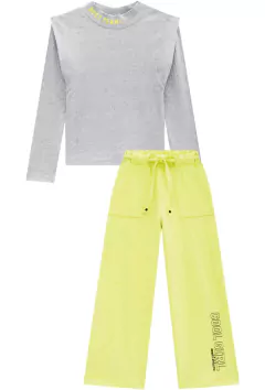 Conjunto Infanti Blusa e Calça Amarela na internet