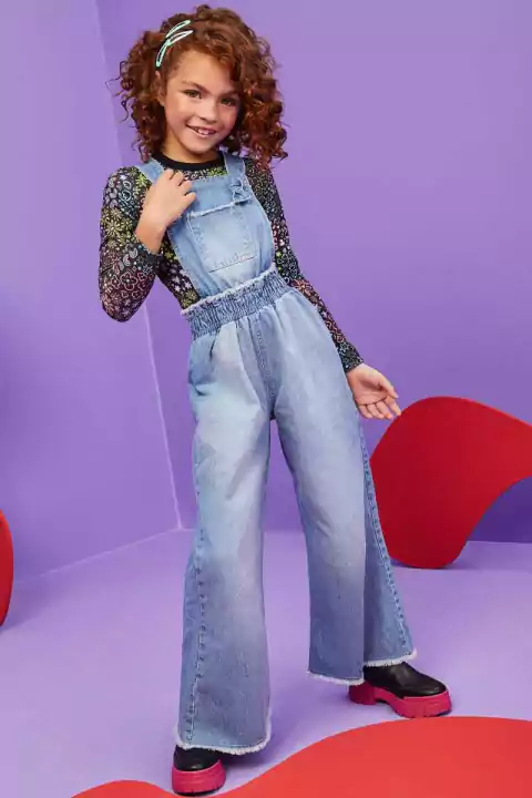 Conjunto Infanti Jardineira Jeans e Blusa