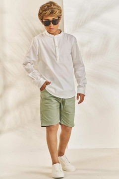Conjunto John Fox Camisa Branca e Bermuda Verde na internet