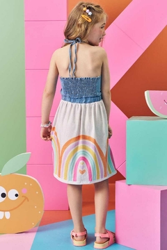 Vestido Kukiê Jeans com Arco-íris na internet