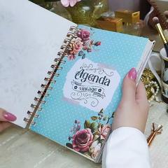 Agenda VINTAGE 2024 - 1 Dia por Página - capa Borboletas com tassel de pedras - comprar online