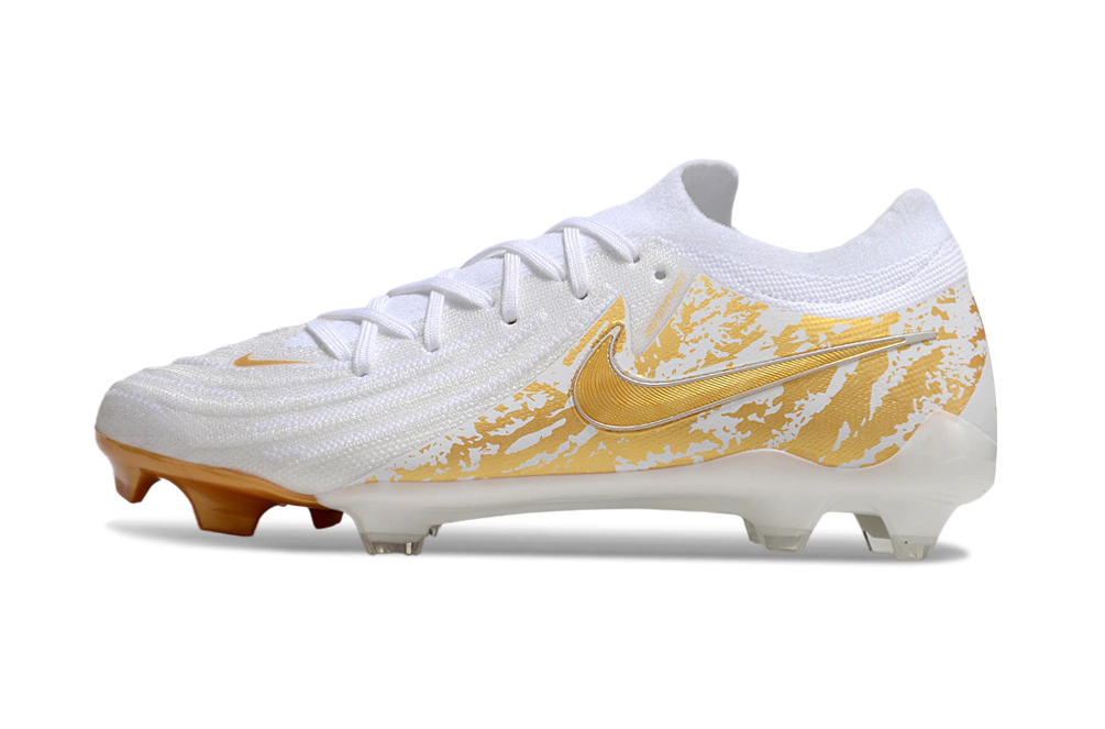 Chuteira Nike Phantom GX2 Elite Campo FG - Branco/Dourado
