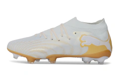 Chuteira Puma Future 8 Ultimate Low Campo FG - Branco/Dourado - comprar online