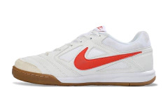 Chuteira Nike SB Gato Futsal - Branco/Vermelho - comprar online