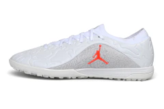 Chuteira Nike Tiempo Maestro TF - Branco