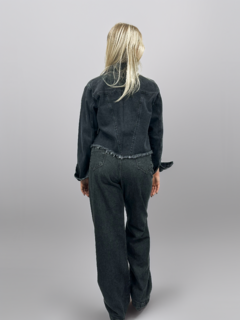 JAQUETA JEANS PRETA ESTONADA - ADRAUDÊ STORE
