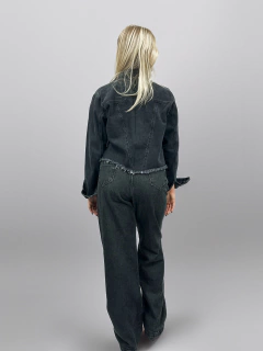 JAQUETA JEANS PRETA ESTONADA - ADRAUDÊ STORE