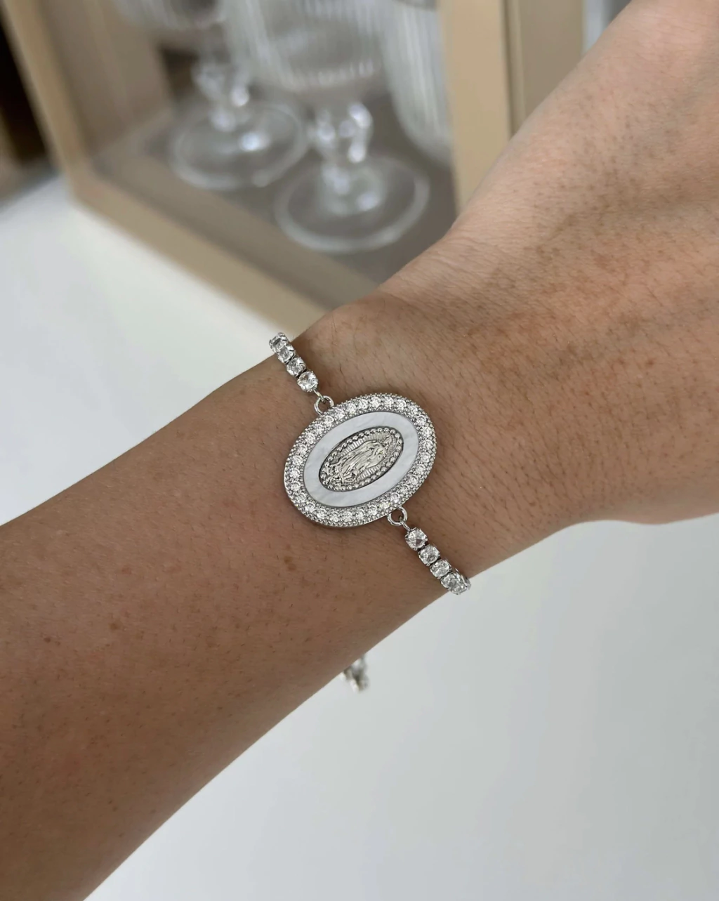 Pulseira Folheada a Prata Nossa Senhora Cravejada Regulável
