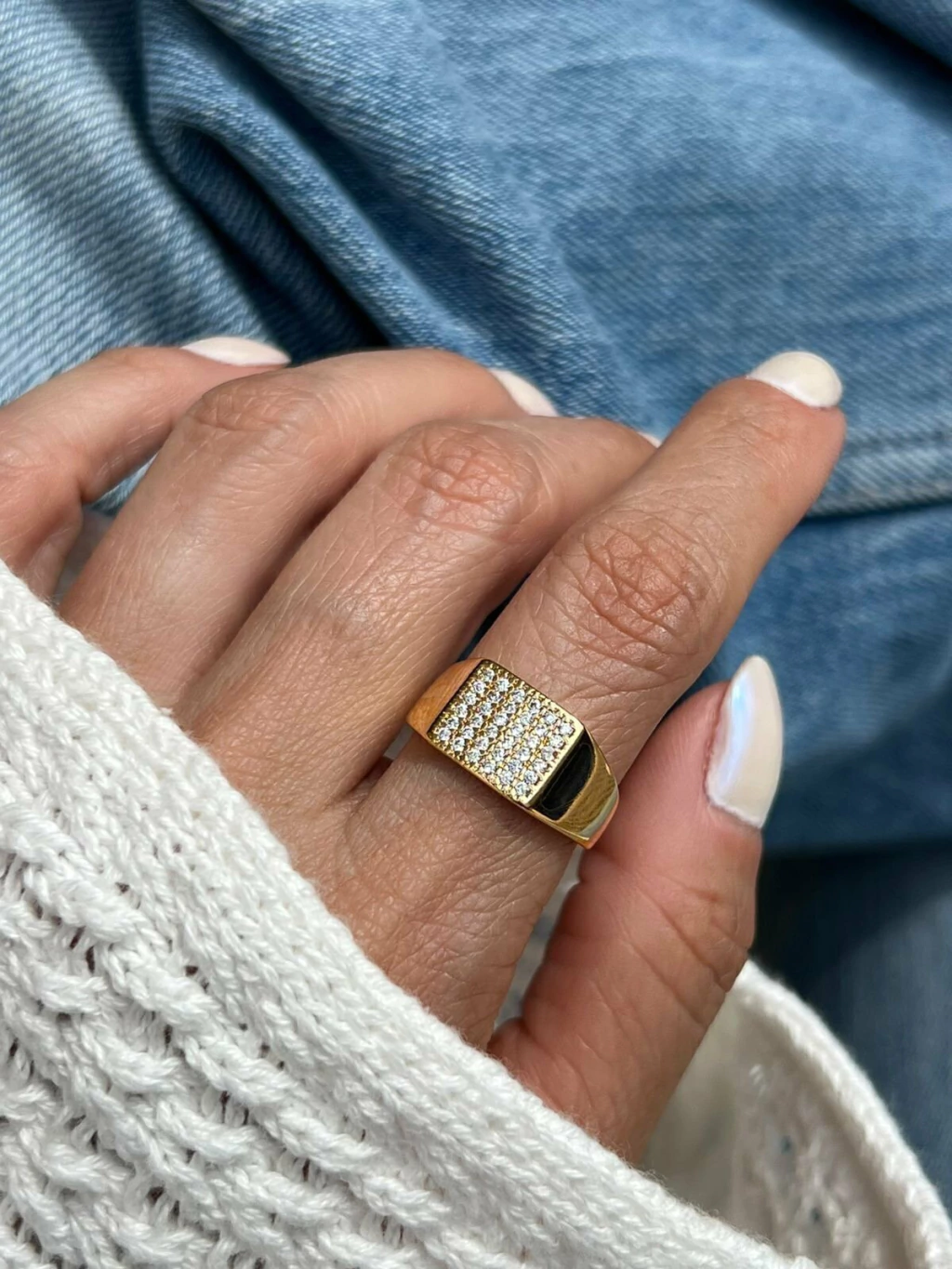 Anel com Zircônia Cristal em Banho de Ouron