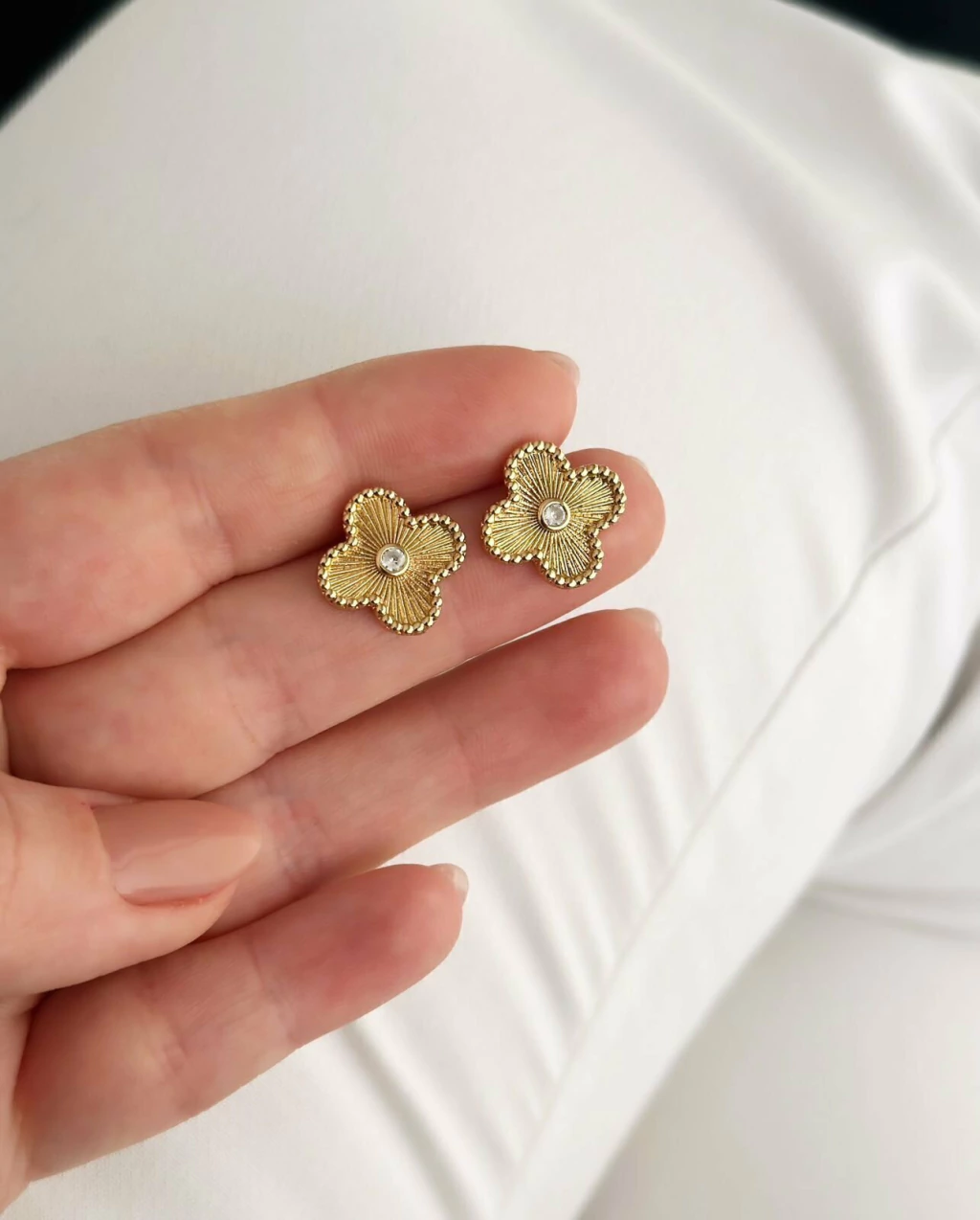 Brinco Folheado a Ouro 18K Inspiração Virginia Médio