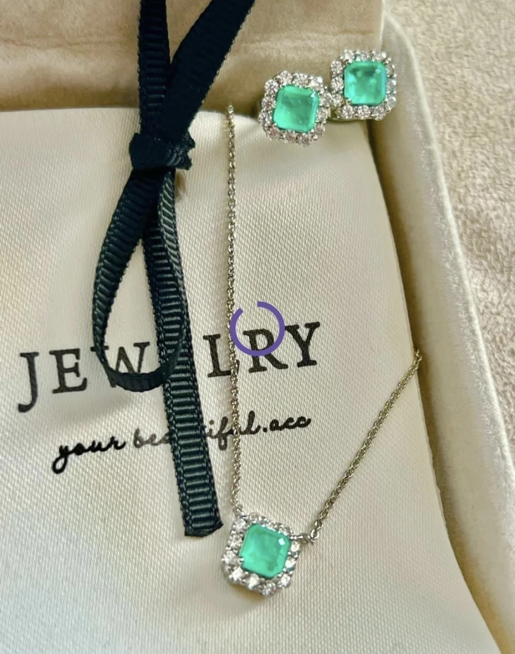 Conjunto Mini Quadrado com Zircônia Cristal e Fusion Esmeralda Colombiana em Banho de Ródio Branco