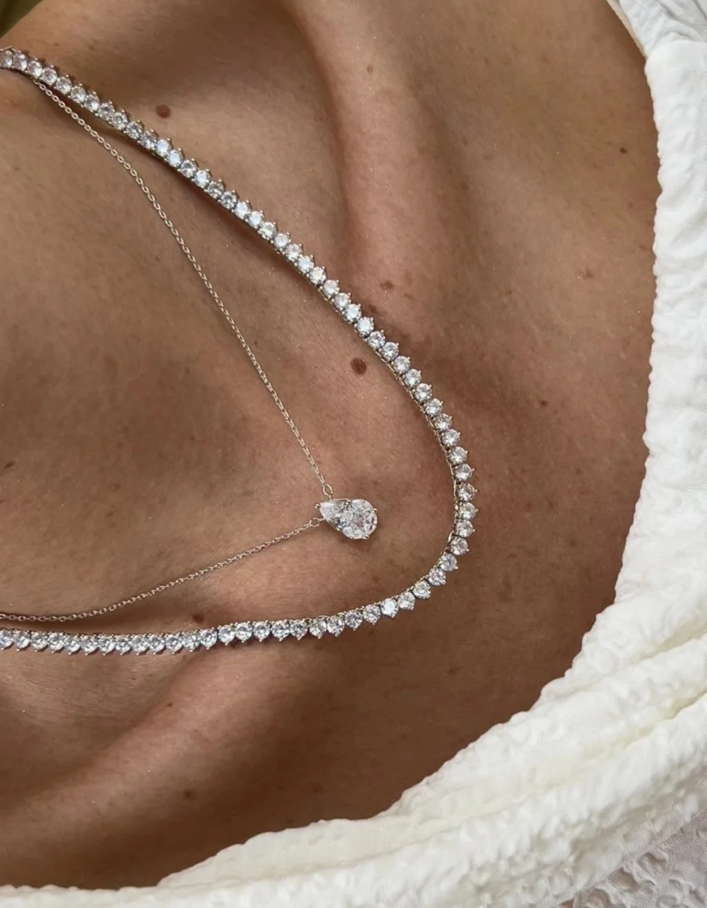 Conjunto Gota Shapes com com Zircônia Cristal em Banho de Ródio Branco