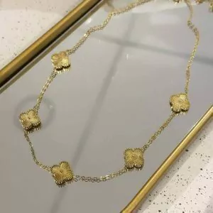 Colar Aço Banhado a Ouro 18K Virginia 5 Trevos Detalhado