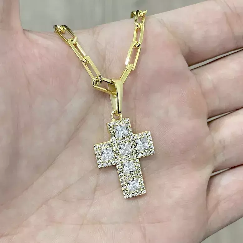 Pingente Cruz 6 Pedras Cravejada (3cmX2cm) (5,5g) (Banho Ouro 18k)