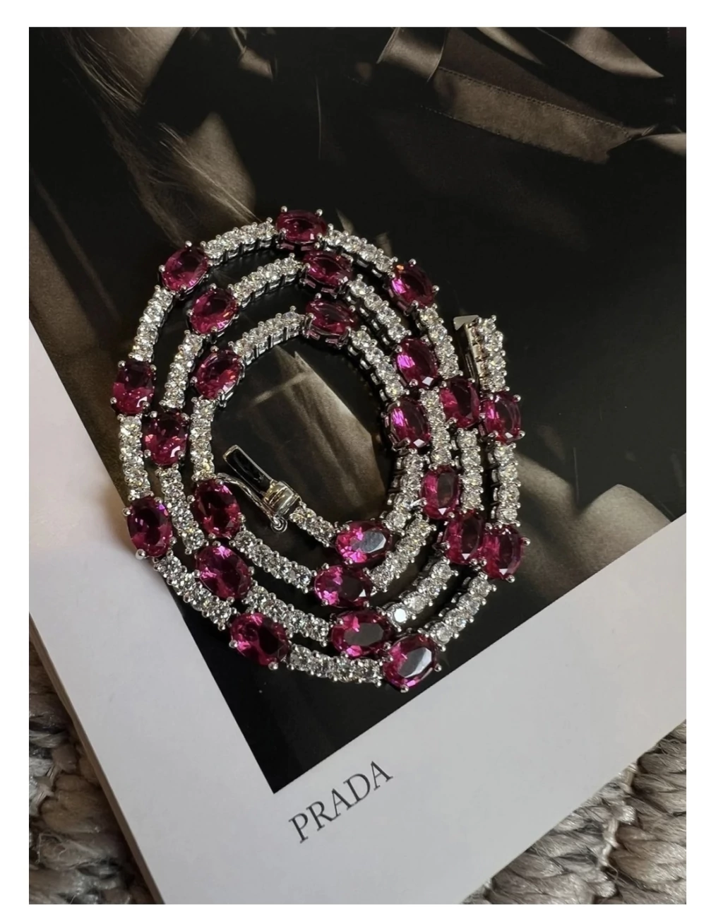 Riviera com Zircônia Cristal e Pink (Fecho Joia)em Banho de Ródio Branco