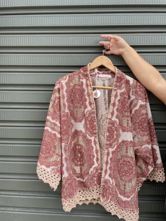 Kimoninho Renda - Nós do Crochê - Transformando vidas através da capacitação artesanal