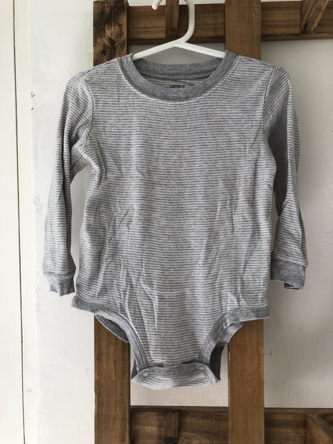 Body ML a rayas gris y blanco. CARTERS. 24 meses.
