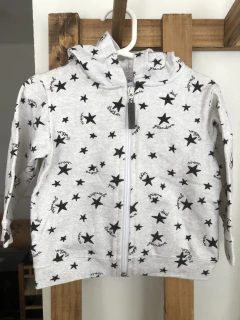 Outlet- Conjunto de buzo y pantalon gris con estrellas. GRISINO. 9/12 meses. - comprar online
