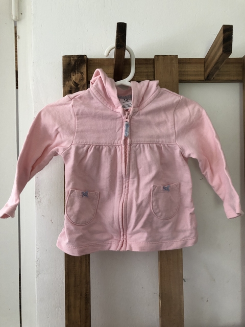 Buzo rosa de algodón con capucha y cierre. CARTERS. 12 meses.