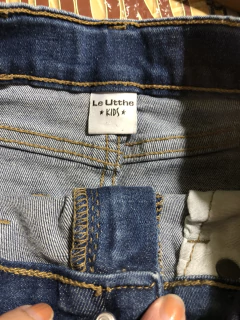 Pollera de jean con flores bordadas. LE UTHE. Dice talle 10 pero es mas chico. Ver medidas cintura. - comprar online