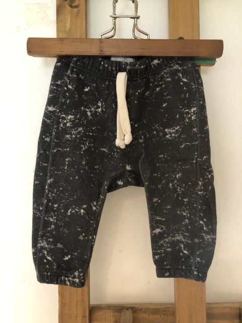 Pantalon algodón negro jaspeado. MIMO. 9 meses.