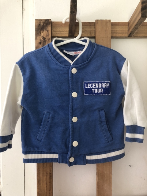 18/24M | Outlet- Campera de algodon celeste y blanca. con inscripción atrás. ZARA. 18/24 meses.
