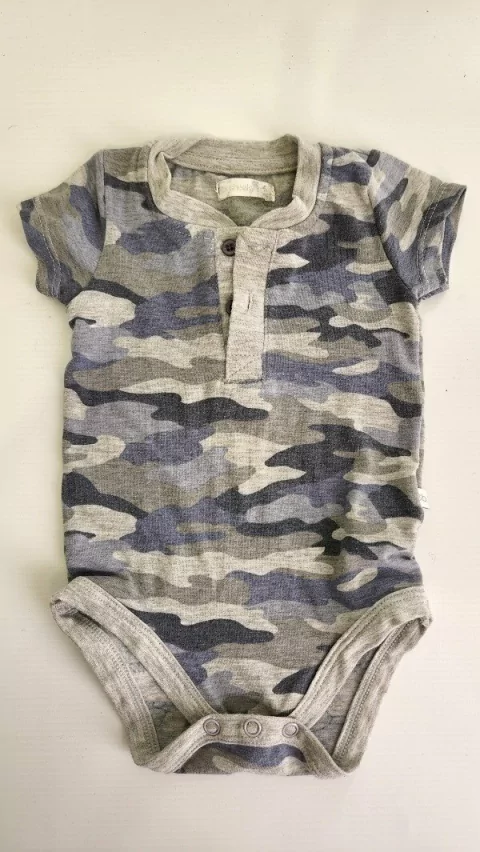 Body Cheeky Camuflado - 3 meses