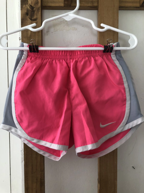 3/4A | Short deportivo rosa y gris. NIKE. 3/4 años.