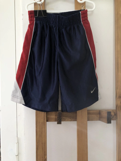 Short deportivo azul. NIKE. Talle 7 años.