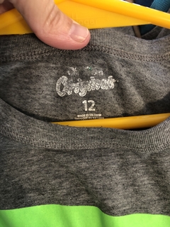 12A | Remera MC gris con verde. OLD NAVY. 12 años. - comprar online