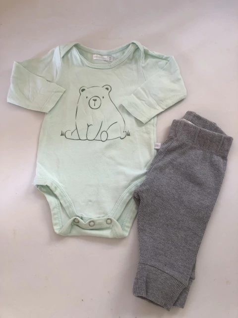 Set- Body Ml verde agua + pantalón algodon gris. CHEEKY. XS. Recién nacido.