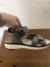 Sandalias de cuero grises con velcro. CLARKS. Talle 28. - comprar online