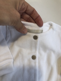 RN | Buzo blanco de plush con botones. MIMO. Recién nacido. en internet