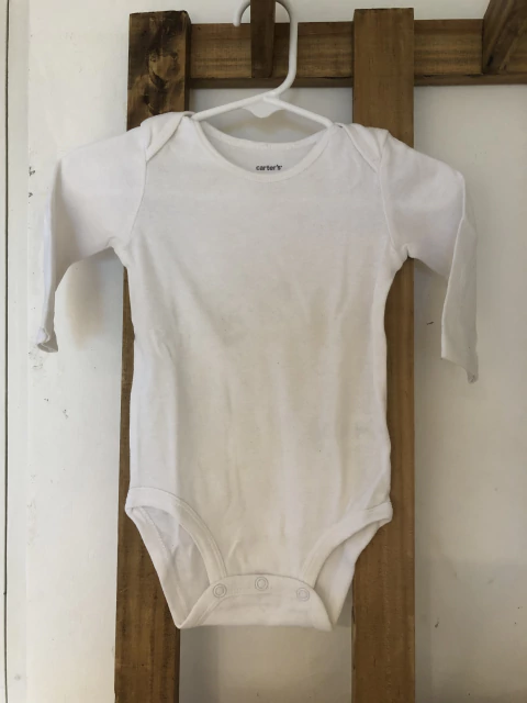 Body blanco ML.CARTERS. 6 meses.