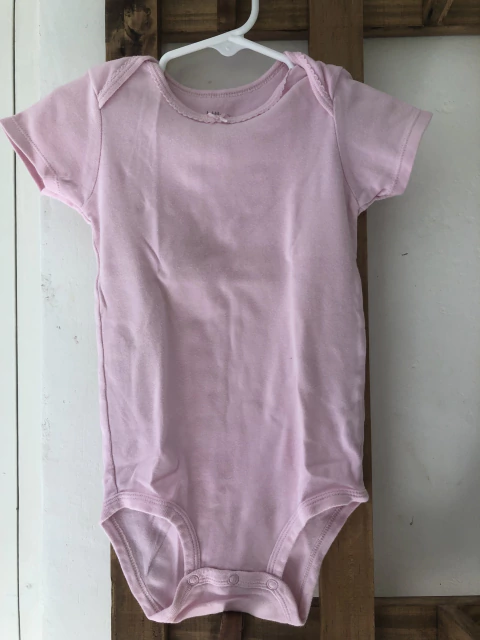 Body MC rosa. CARTERS. 24 meses.