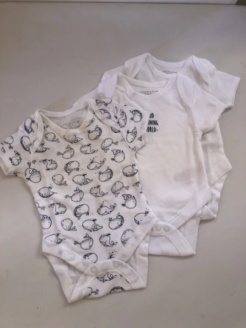 Set- Tres bodys MC. Primark. Recien nacido.