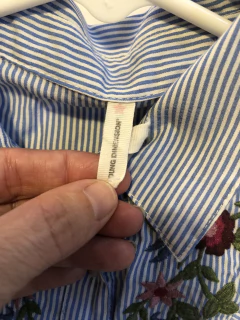 Camisa ML a rayas celeste con flores bordadas. Young Dimension. 4/5 años. - comprar online