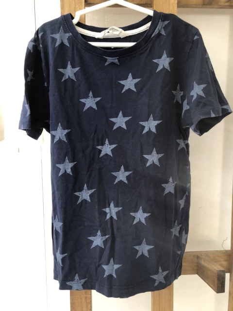 8A | Remera MC azul con estrellas. HYM. 8 años.