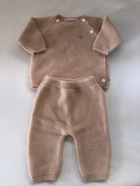 Conjunto tejido rosa viejo. MAGDALENA ESPOSITO. Recien Nacido.