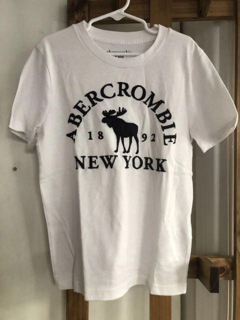 Remera blanca MC. Abercrombie. 7/8 años.