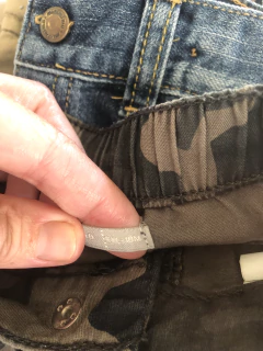 Pantalón verde camiflado. MIMO. 18 meses. en internet