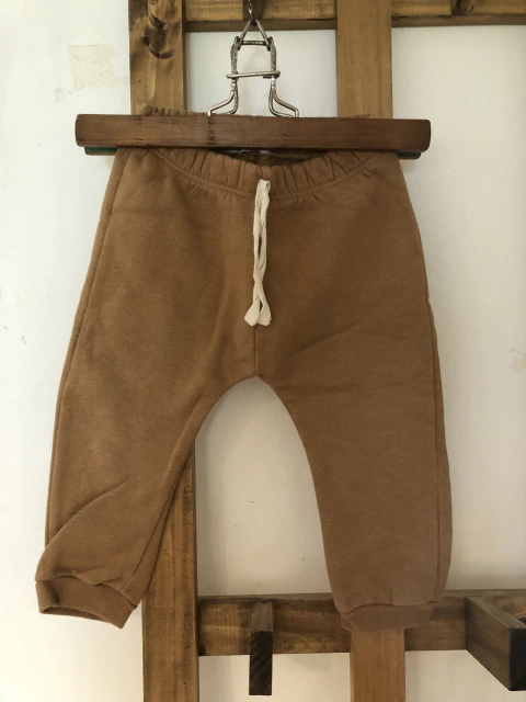 Pantalón jogging marrón. MIMO. XXL. 15/18 meses.