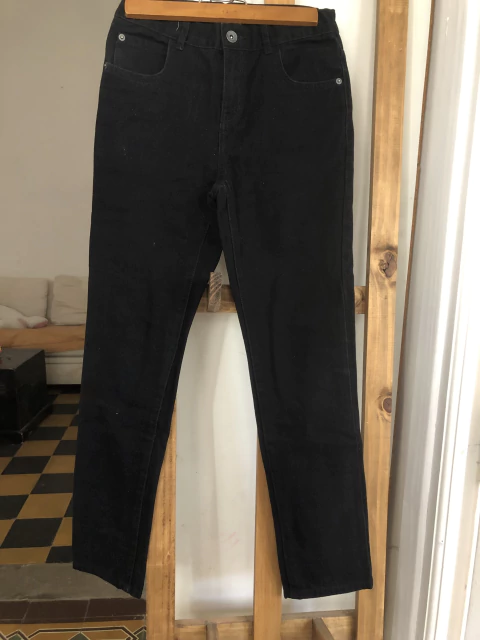 12A | Jean negro. PLACE. 12 años Tiene elástico regulable. La cintura mide 31.5 cm.