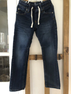 Jean azul recto con elástico en la cintura. GAP. 6/7 años. - comprar online